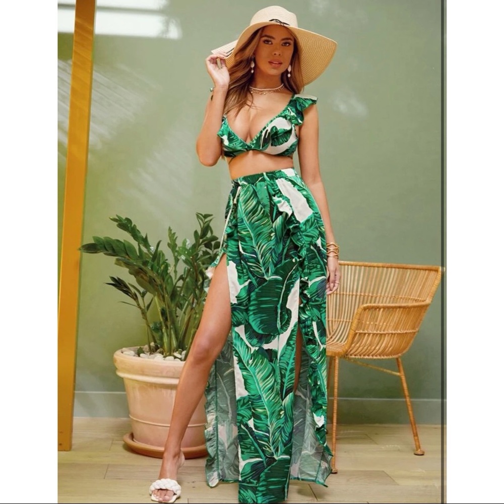 Tropical leaf print matching top and skirt set